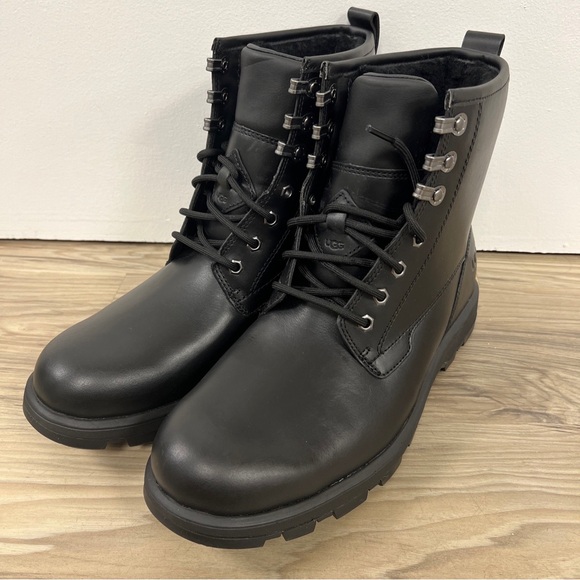 UGG Other - UGG KIRKSON BLACK LEATHER SHEEPSKIN MEN'S BOOTS US SIZE 9 1120992 $210 NWOB